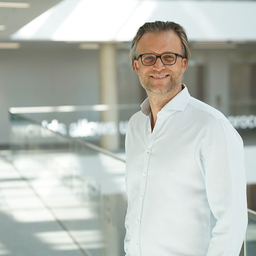 Porträt von Tobias Schalkhaußer, CMO Brainlab AG